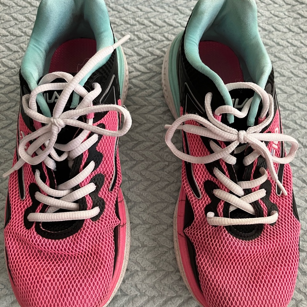 Women’s 6.5 Fila shoes